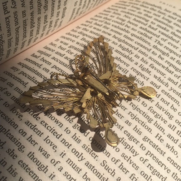 🦋 Vintage Butterfly Pin - Picture 3 of 4
